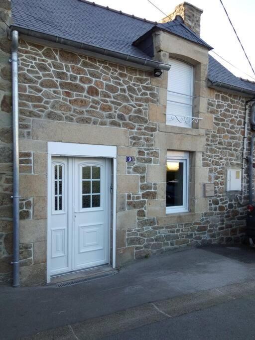 Robert'S Family Petite Maison De Ville Plancoet Exterior photo
